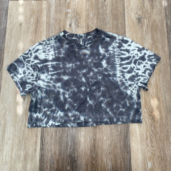 lululemon athletica Tops - Lululemon Cropped Boyfriend Tee